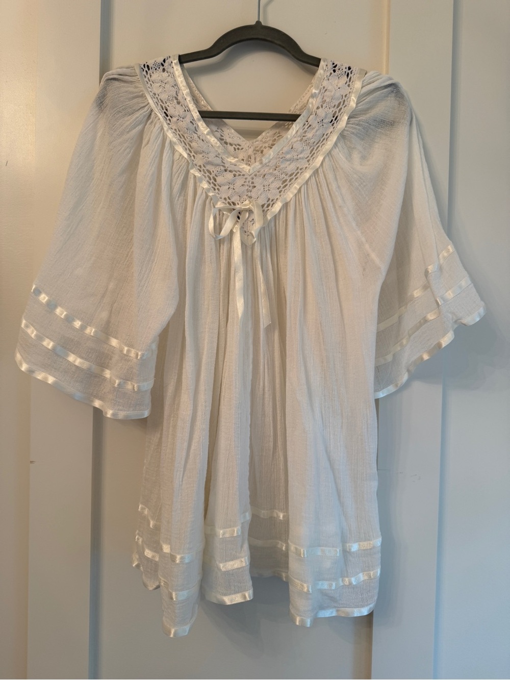 VENUS - White Lace-Trim Swim cover up
